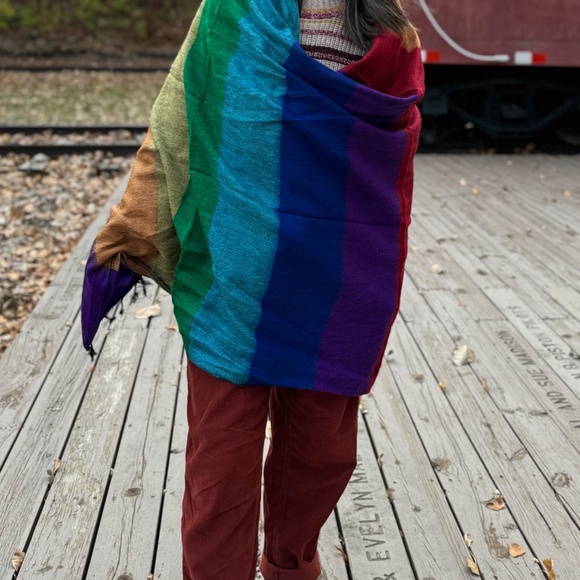 Himalayan yak wool shawl/wrap/scarf handmade in Nepal. Warm Soft Light. - Picture 5 of 9